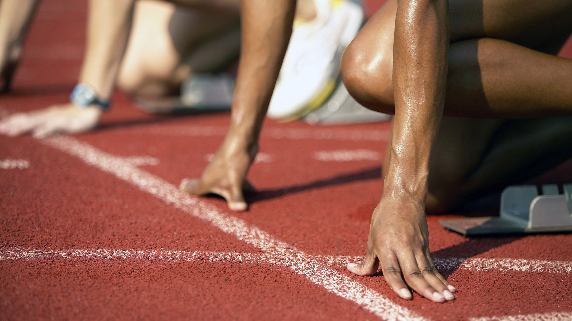 足球运动备受追捧,球场上风采依旧,足球场上的经典语句