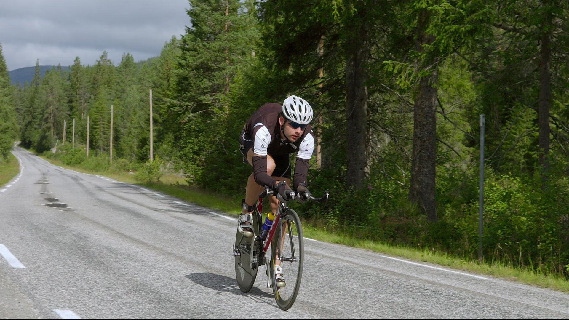 体育纪录片关注双语运动员成长历程,有关体育史的纪录片